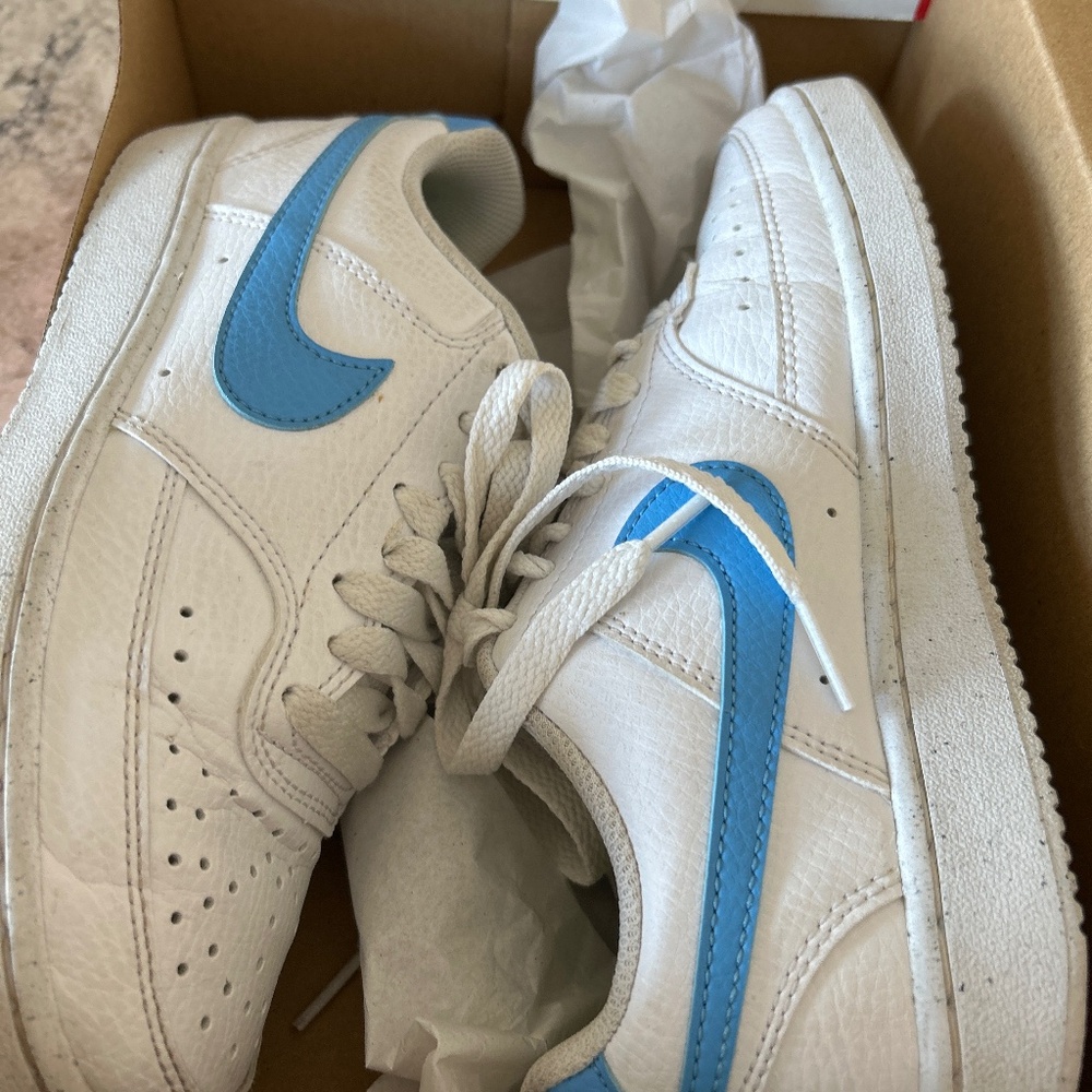 Gently used Youth Nike Court Borough